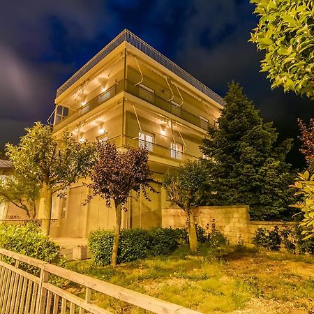 Luxury Apartment Vol 2 Close To The Lake อิโออันนินา ภายนอก รูปภาพ