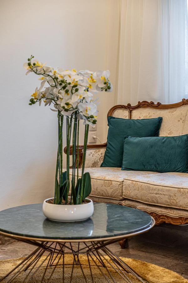 Luxury Apartment Vol 2 Close To The Lake อิโออันนินา ภายนอก รูปภาพ